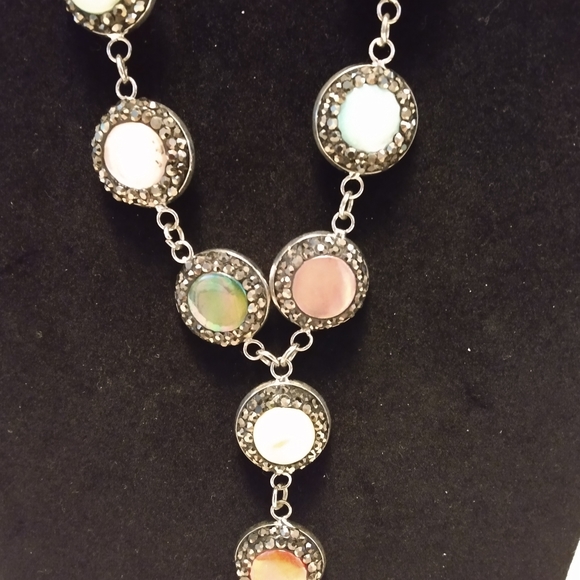 Multi colored shell, Austrian gray crystal dangle necklace New - Picture 3 of 4